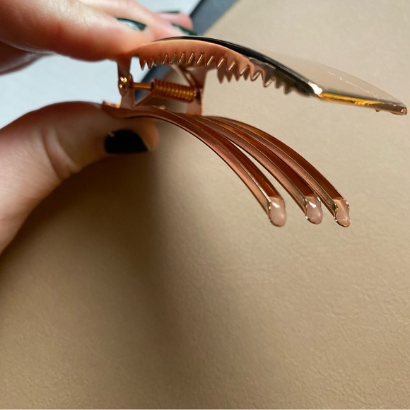NWOT Kristin Ess The Rose Gold Bar Clip - Picture 5 of 11